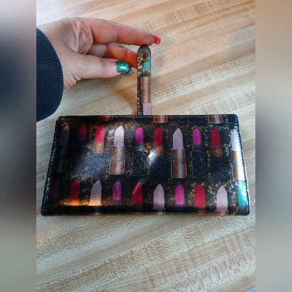 🔹️Kurt Geiger🔹️  💕RARE💕 Black and Multicolor Lipstick Print Clutch - Picture 11 of 13